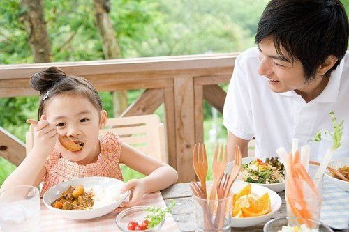 
Chế độ dinh dưỡng phù hợp có thể giúp trẻ phát triển khỏe mạnh và toàn diện
