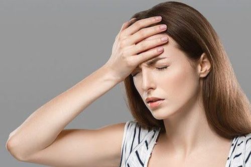Đau đầu, chóng mặt kèm nôn là dấu hiệu của bệnh gì?