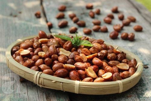 Does eating peanuts lead to weight gain