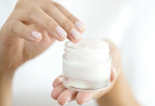 Axit salicylic và Benzoyl peroxide: Cái nào chữa mụn tốt hơn?