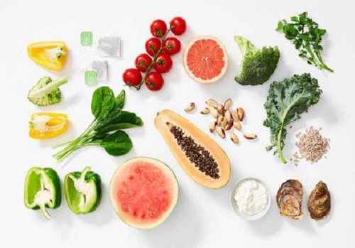 Chất chống oxy hóa có nhiều ngũ cốc nguyên hạt và các loại trái cây và rau quả có màu sắc rực rỡ