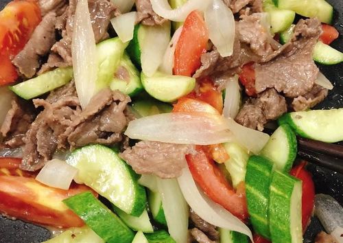 Strange with sauteed beef with cucumber