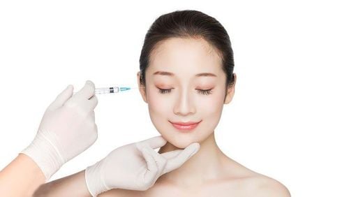 What is the difference between fillers and botox?