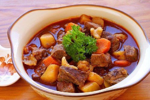 How to make beef stew with potatoes