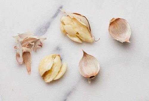 Is garlic effective for treating acne?