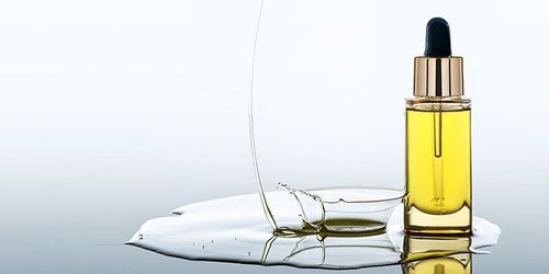 What is mineral oil in cosmetics?