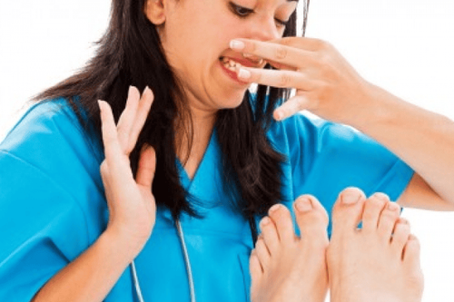 Is foot odor contagious?