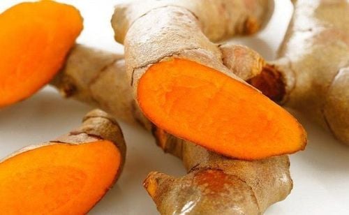 Is it good to treat acne with fresh turmeric?