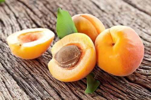 What are the benefits of eating apricots?