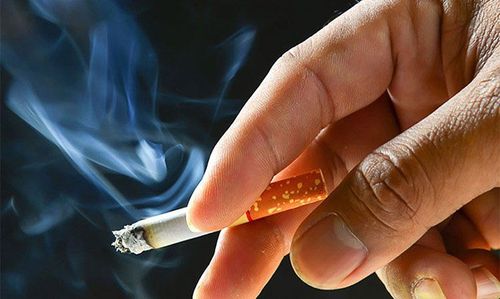 Hút thuốc lá thường xuyên bị ho dữ dội có làm sao không?
