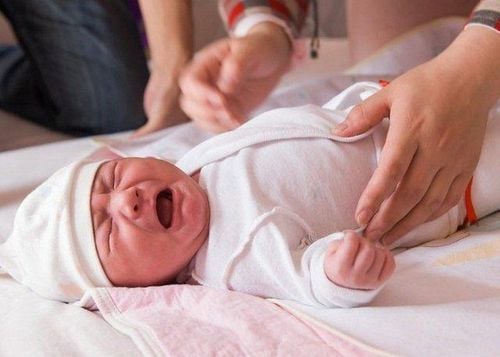 Bướu huyết thanh ở trẻ sơ sinh có nguy hiểm đến não bộ không?