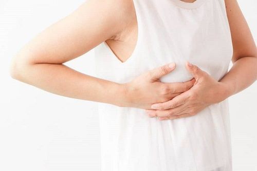 Phụ nữ sau sinh bị áp xe vú kèm cục cứng trong vú phải làm sao?