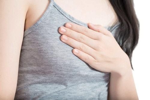 Nổi mụn mủ ở vú là dấu hiệu bệnh gì?