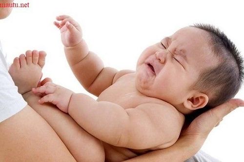 Trẻ 3 tháng tuổi lười bú khắc phục thế nào?