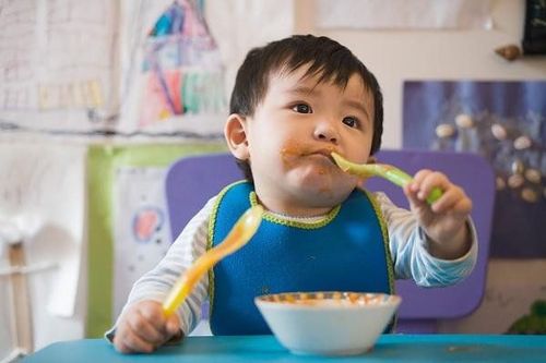 How to train baby to eat solids?