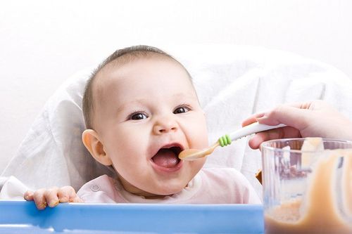 How to help children eat delicious weaning