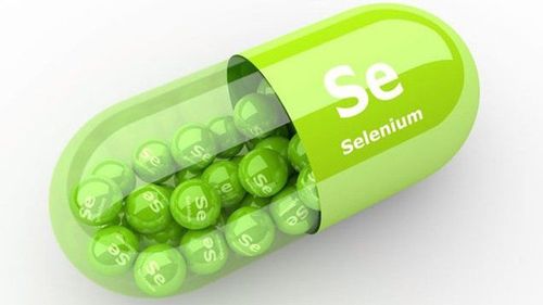 How does selenium help boost immunity?