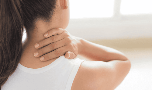 Nữ giới đau nhức vùng cổ điều trị như thế nào?