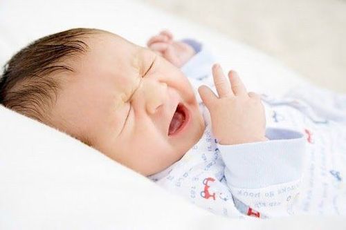 Trẻ mới sinh có u ở lợi phải làm sao?