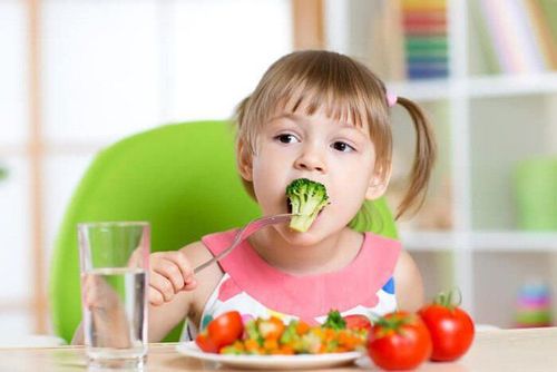 Bé bị amidan nên ăn gì là thắc mắc của nhiều cha mẹ