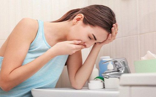 
Người bệnh có thể gặp phải một số tác dụng phụ như buồn nôn khi dùng erythropoetin
