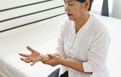 Hands and feet numbness in the elderly could be caused by injuries