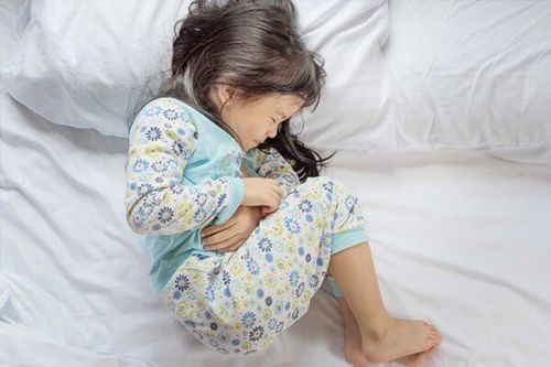 Children have stomach pain due to being forced to eat