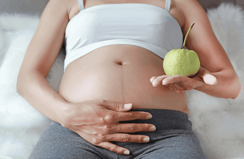 Is it good for pregnant women to eat guava? Does it cause constipation?