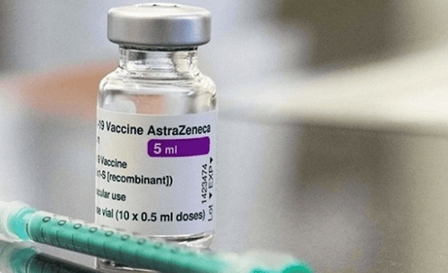 Nữ giới nổi mẩn đỏ sau tiêm vắc xin Covid Astrazeneca có sao không?