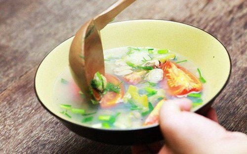 
Nếu cha mẹ để trẻ tự do ăn cơm chan canh liên tục sẽ dễ dẫn đến các bệnh lý về đường tiêu hóa
