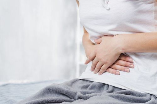 Stomach bloating, not eating and feeling full, what signs of illness?