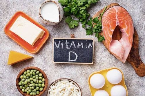 
Nếu bạn còn thắc mắc “đau khớp uống vitamin gì” thì câu trả lời là vitamin D
