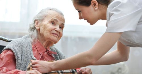 Cách để chăm sóc người cao tuổi không bị gián đoạn