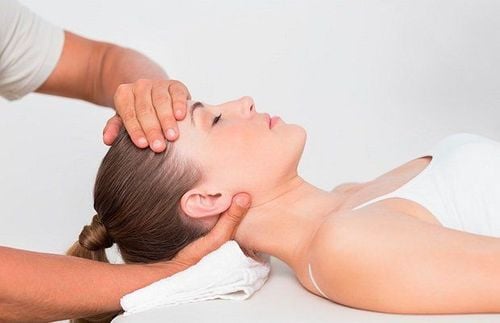 
Massage đầu giảm stress là phương pháp xoa bóp bấm huyệt hiệu quả trong đông y
