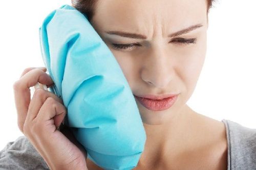 Chườm lạnh chữa áp xe răng