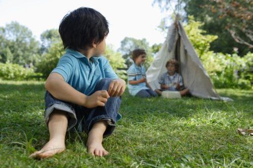 How to teach how to interact when children meet strangers?