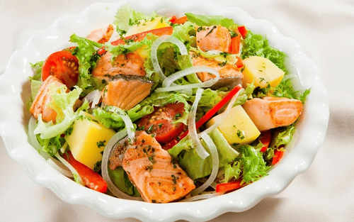 
Salad cá hồi mang lại giá trị dinh dưỡng cao
