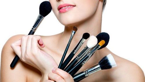 Beauty tips and makeup in hot summer