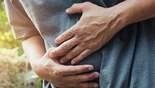 Right upper quadrant abdominal pain is common when hepatic flexure colon cancer progresses
