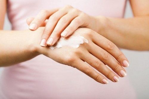 
Gentrisone là một kem bôi ngoài da được sử dụng khá nhiều trong các bệnh lý ngoài da
