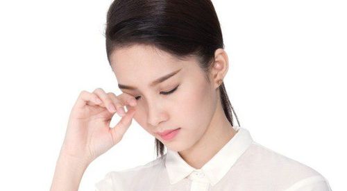 How to prevent dry eyes in cold weather?