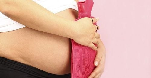 Chườm nóng vùng thắt lưng khi mang thai có ảnh hưởng gì không?