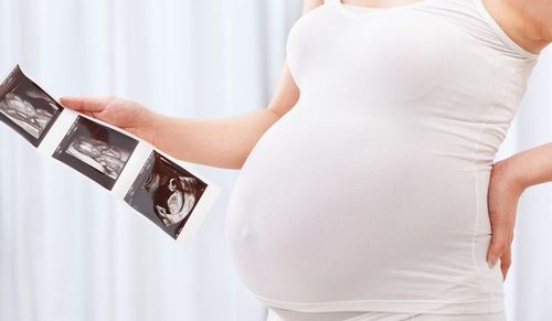 Thai to so với tuổi thai có ảnh hưởng gì không?