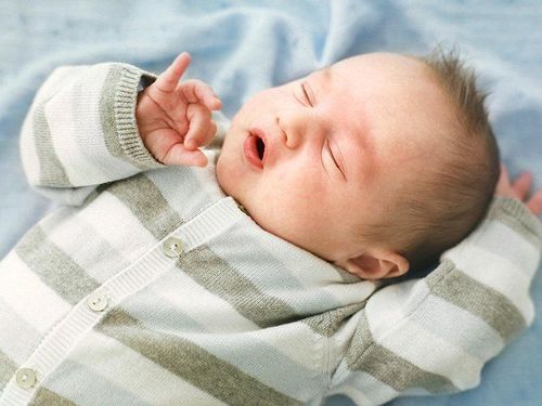 Tại sao trẻ sơ sinh bị hôi miệng?