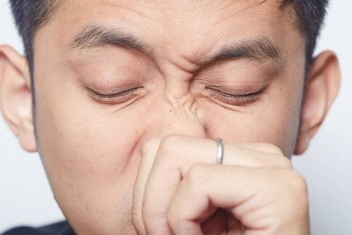 Hay hắt hơi, sổ mũi gây đau ngứa mũi là bệnh gì?