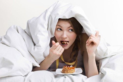 Habit of eating before bed: GOOD or BAD?