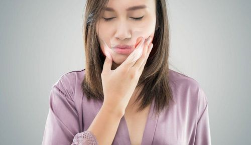 Mandibular necrosis after radiation therapy for head and neck cancer