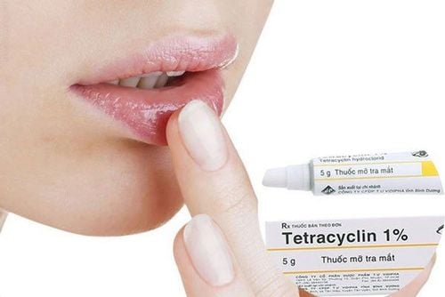 Có nên bôi thuốc mỡ Tetracyclin sau khi xăm môi?