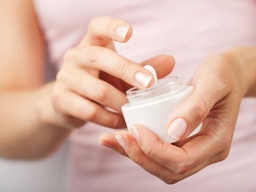 Cách chọn mỹ phẩm chăm sóc da mặt cho mẹ sau sinh