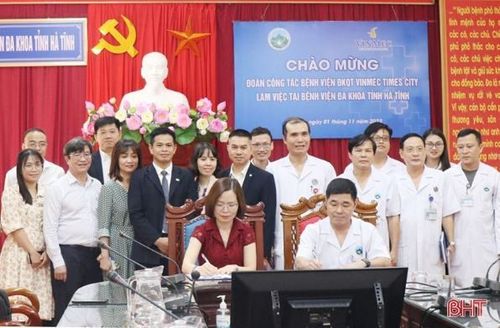 
On November 1st, Vinmec Times City (Hanoi) and Ha Tinh Provincial General Hospital arranged a meeting to sign a cooperation agreement and provide expertise support.
